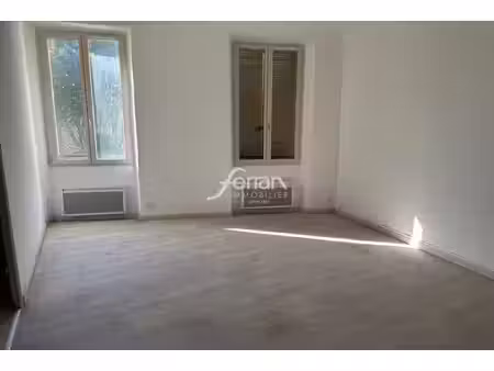 location appartement 1 pièce 37m² salernes 83690