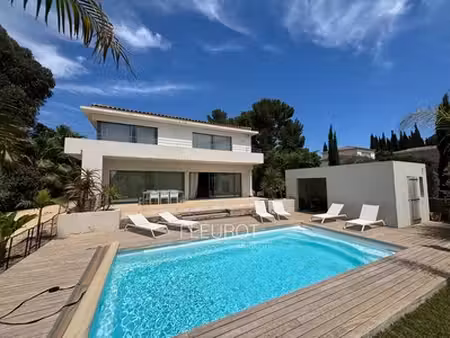 location maison 6 pièces 193m² st cyr sur mer 83270