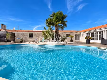 longère 194 m² avec piscine  jacuzzi et double garage