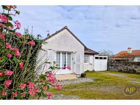 maison 3 chambres grande parcelle bourg de cugand