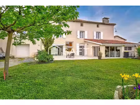 vente maison 14 pièces 398 m² montverdun (42130)