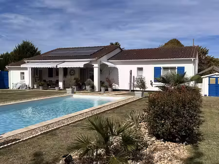une belle maison de 3 chambres avec piscine  située à quelques