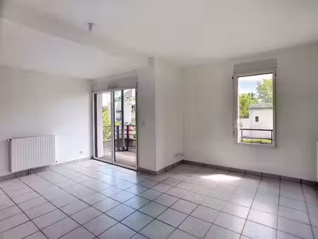 location appartement 3 pièces 62 m² à saint-cyr-sur-loire (37540)