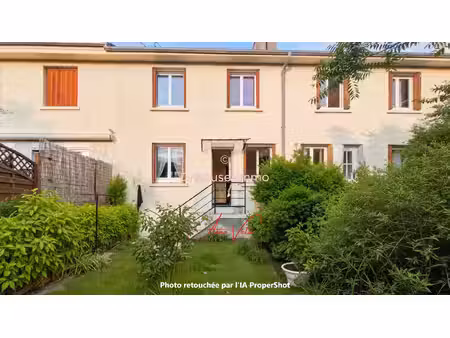 exclusivité - maison familiale 3 chambres avec jardin  combles et sous-sol total aux...