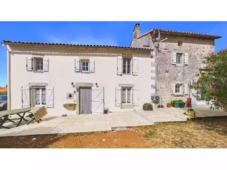 charmante maison de village rénovée de 4 chambres avec dépendances  terrasse et jardin