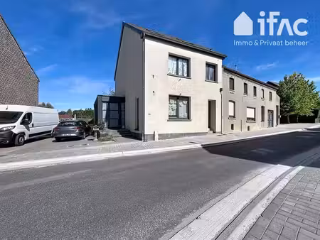 maison économe en énergie avec 3 chambres