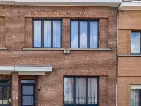 maison familiale charmante  prevu de 3 chambres.