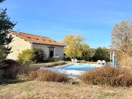 deux maisons de caractères et piscine!