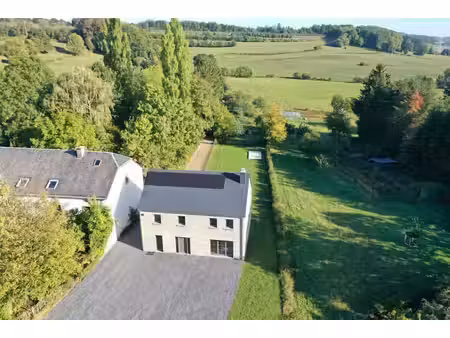 villa récente dans un cadre privilégié