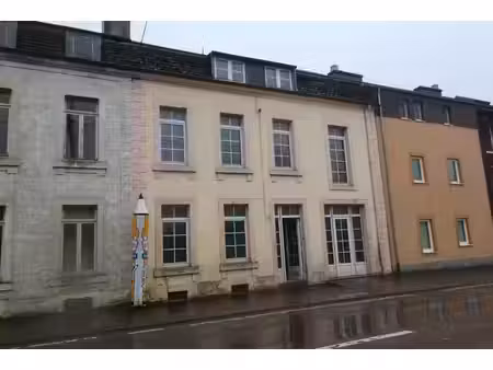 maison 2 façades à rénover entièrement.