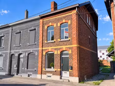 auvelais – maison 3 façades – 3 chambres – jardin – passage