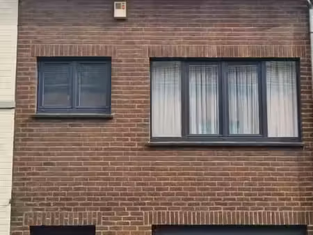 maison 2 chambres avec garage et jardin – peb c – 140 m²