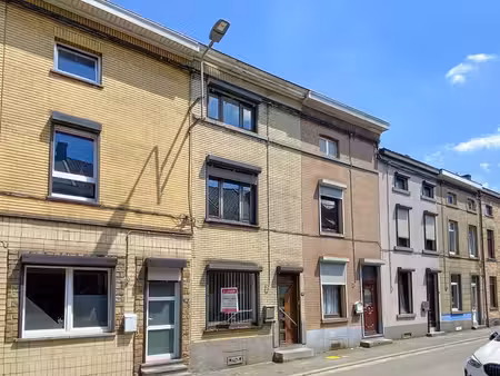 très agréable maison habitable directement à châtelet !