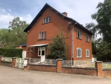grande villa 4 façades avec annexe polyvalente sur 17 ares