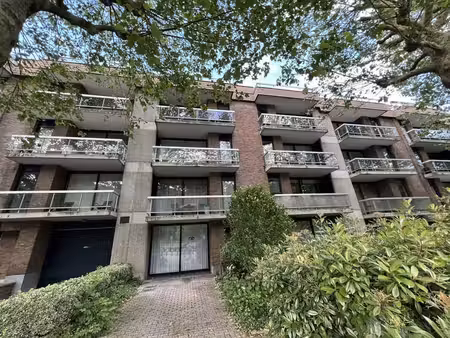 appartement 2 ch. avec terrasse et parking à laeken