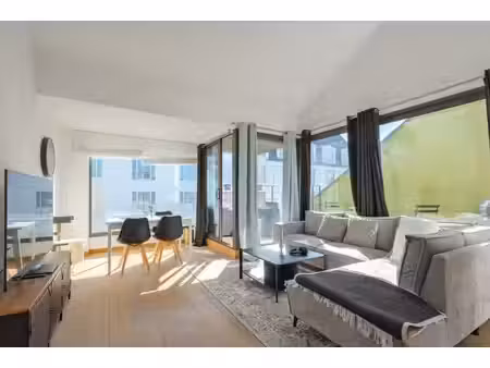 parlement européen: penthouse récent avec terrasse de 8 m²