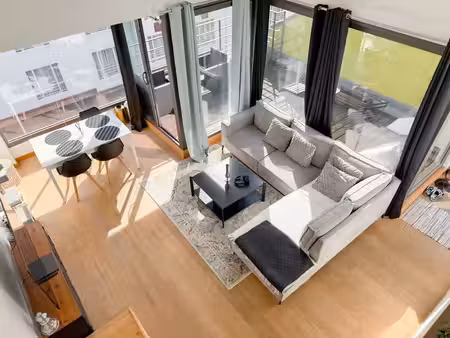 quartier eu: penthouse récent avec terrasse de 8 m²