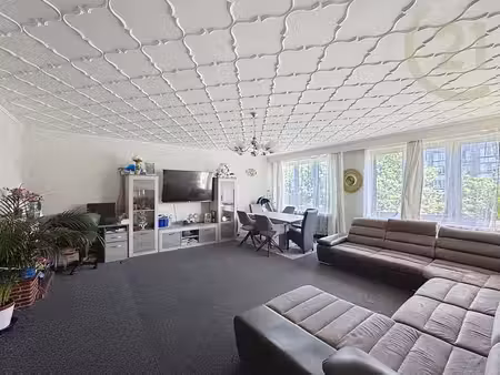 appartement spacieux et lumineux avec 3 chambres et une terr