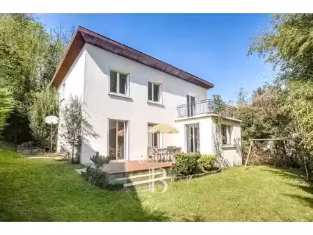 le service location de la maison barnes vous propose ce bien :