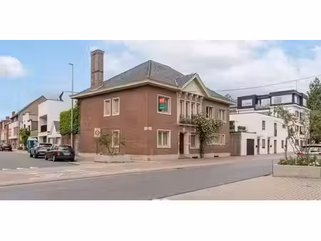 maison de maître pleine de caractère avec 6 chambres et jardin en ville au centre d'oudena