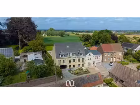appartement au rez-de-chaussée avec 3 chambres  garage et jardin à huise