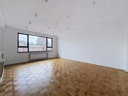 churchill / molière : superbe appartement remis à neuf