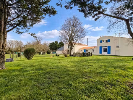 maison en pierre sérigny