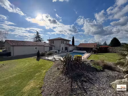 belle propriété avec grand terrain et étang