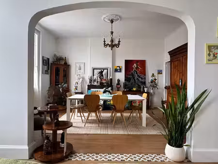 entre le marché central & la plage - maison de caractère de 187 m² & appartement