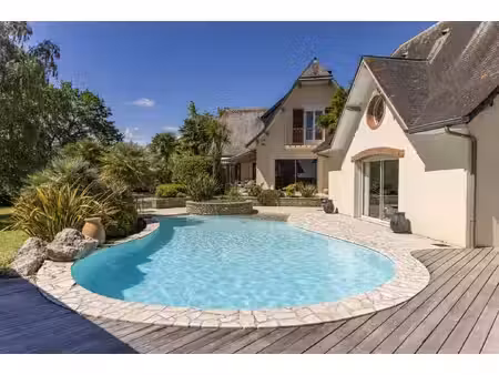 maison de luxe à vendre à casteide-doat