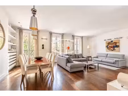 appartement de luxe à louer dans le quartier triangle d'or