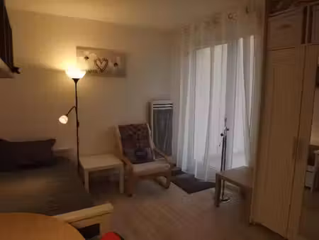 studio / 20m² / montigny-le-bretonneux (ligne n)
