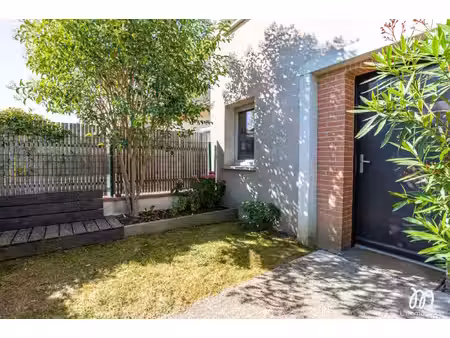 maison de 90 m2 t5 duplex  mitoyenne par garage  jardin  te