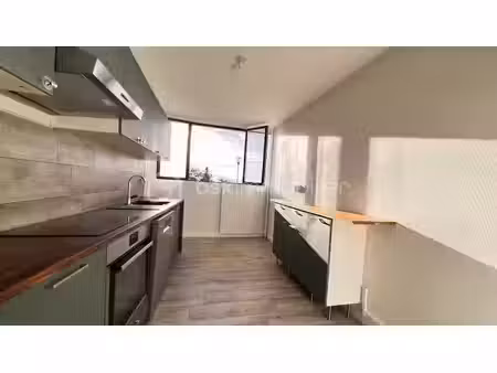 appartement lumineux avec balcon