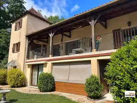 charmante maison en périgord noir de plain-pied avec une vue extraordinaire et un dpe de t