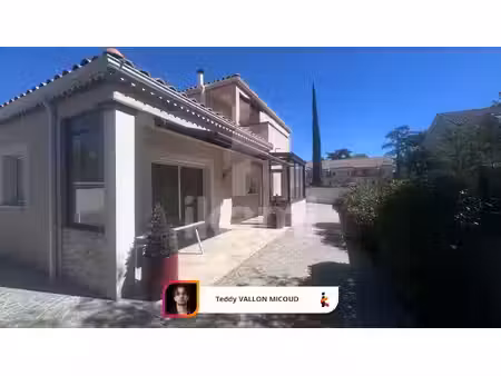 à valence  très belle maison