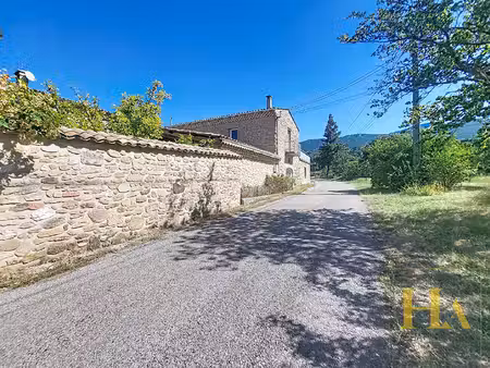 belle propriété de caractère avec appartement indépendant et salle voûtée