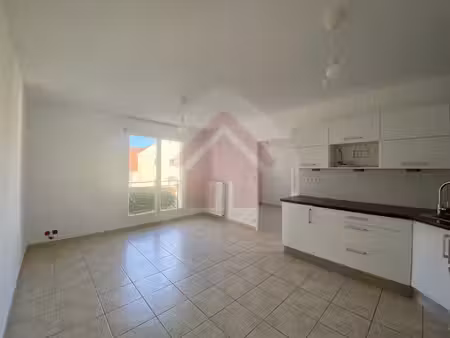 appartement 2 pièces avec parking - auneau