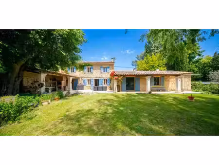 maison avec piscine et jardin puyvert (84)