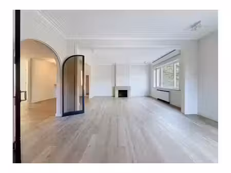 appartement à louer avec garage et terrasse   ixelles (vbe71175)