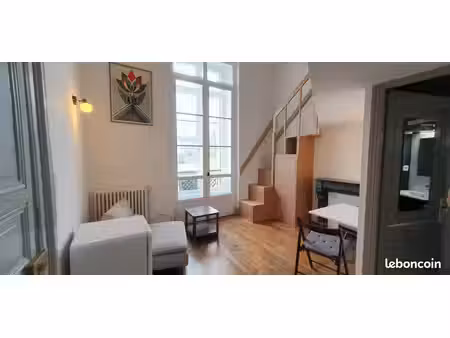 charmant appartement meublé rénové avec mezzanine et vue mayenne – château-gontier