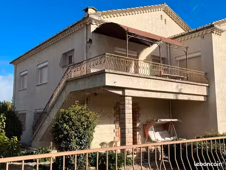 villa saint chinian proche toutes commodités