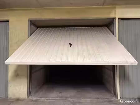 a vendre garage fermé croix rousse lyon 4e