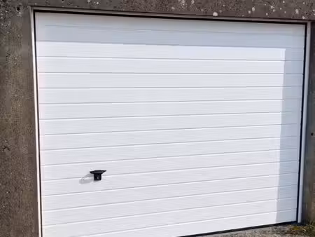 local pour stockage ou garage moto  voiture