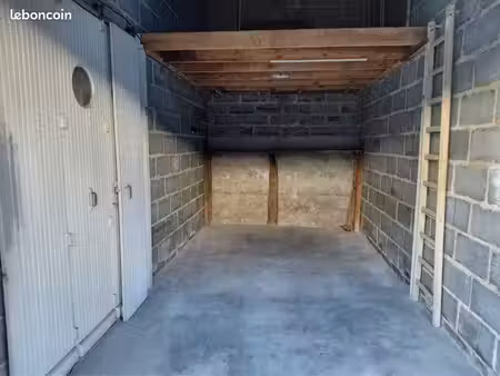 vichy centre - garage box fermé avec petit espace mezzanine