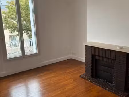 lumineux f3 de 85 m² entièrement rénové — cours extérieure  cave & dépendance