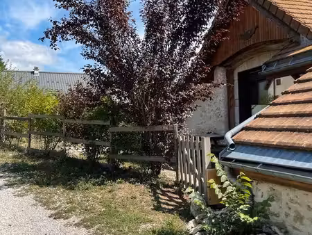 loue grand t3 +bureau mezzanine + jardin 1343 toutes charges comprises