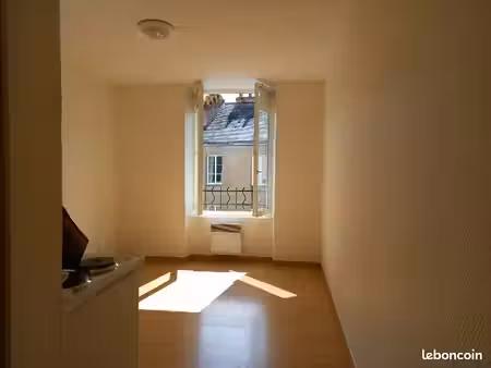 nantes hyper centre 4 rue du marais studio meublé 560euros charges comprises