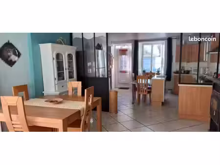 location maison villegusien