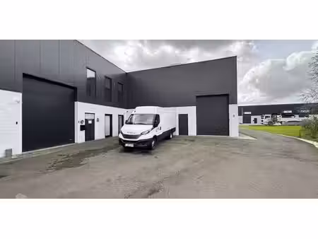 bâtiment d’entreprise à louer à zelzate pour € 700